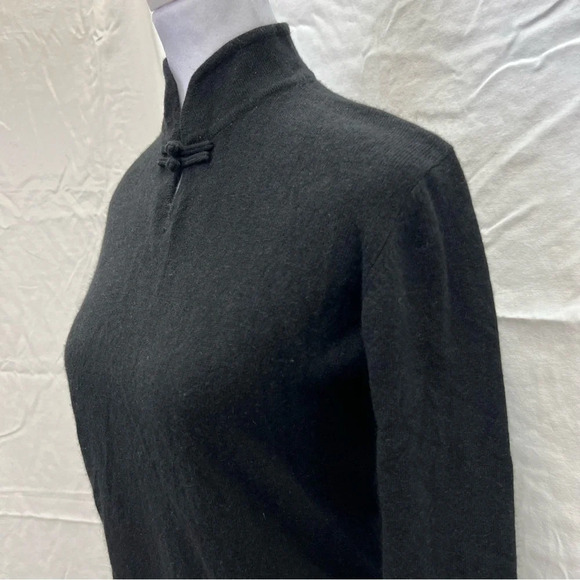 Shanghai Tang 100% cashmere black sweater. - Picture 3 of 8